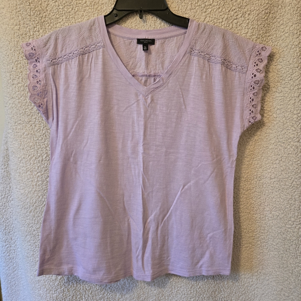 ❤️‍🔥❤️‍🔥❤️‍🔥Talbots Lace Sleeve Tee - Lavender